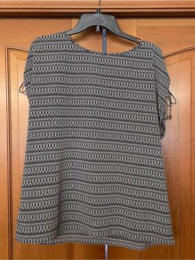 Ellen Tracy -large- Black & White Geometric Short Sleeve Women's Top